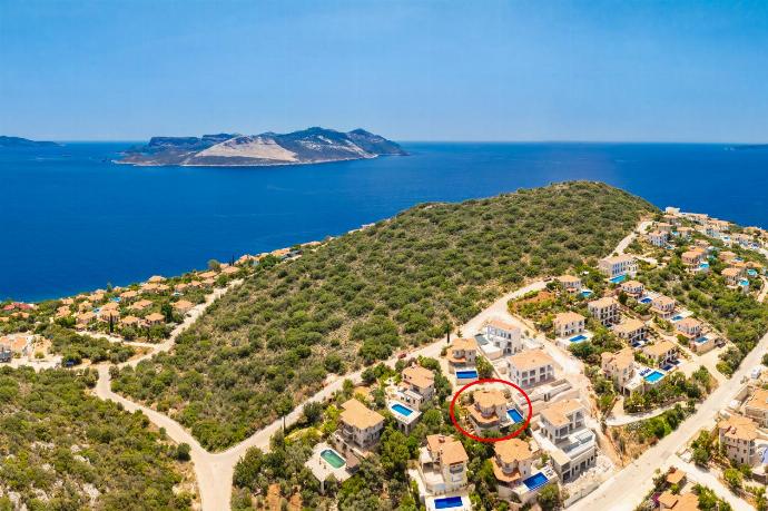 Aerial view showing location of villa . - Villa Kastello . (Photo Gallery) }}