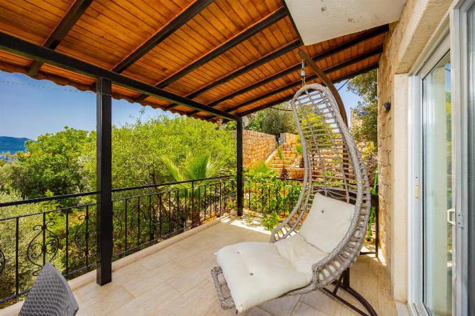 Sheltered terrace area . - Villa Kastello . (Photo Gallery) }}