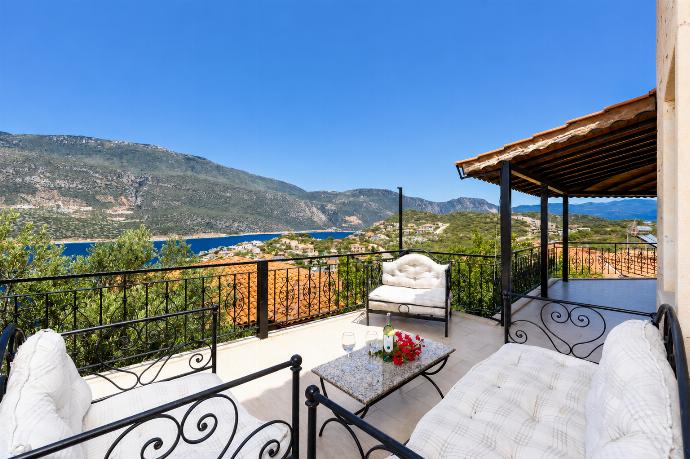 Terrace area with sea views . - Villa Kastello . (Galleria fotografica) }}