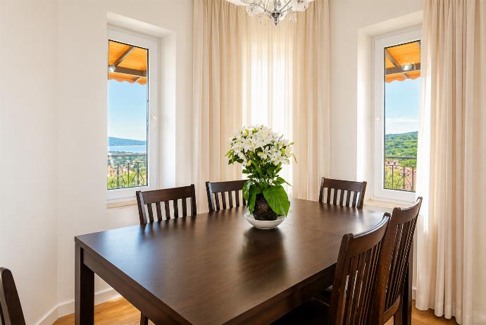 Dining area . - Villa Kastello . (Galleria fotografica) }}