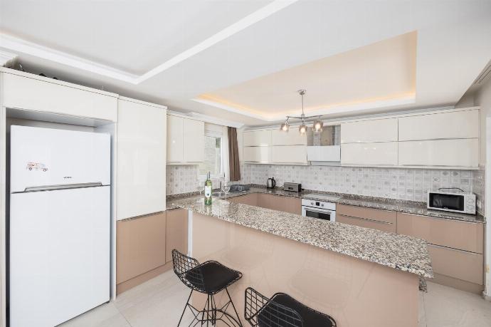 Equipped kitchen . - Orka World Villa 2 . (Photo Gallery) }}