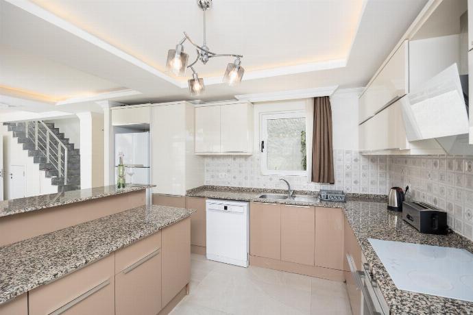 Equipped kitchen . - Orka World Villa 2 . (Photo Gallery) }}