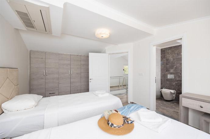 Twin bedroom with en suite bathroom and A/C . - Orka World Villa 2 . (Photo Gallery) }}