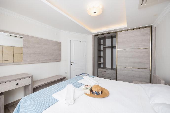 Double bedroom with A/C . - Orka World Villa 2 . (Photo Gallery) }}