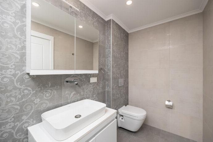 Family bathroom with shower . - Orka World Villa 2 . (Photo Gallery) }}