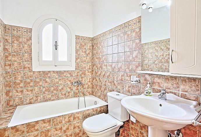 Bathroom with bath and shower . - Villa Astarti . (Photo Gallery) }}