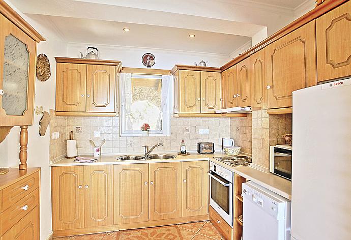 Equipped kitchen . - Villa Astarti . (Photo Gallery) }}