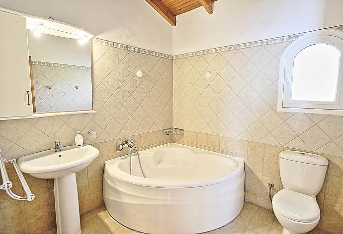 Bathroom with bath and shower . - Villa Astarti . (Galleria fotografica) }}