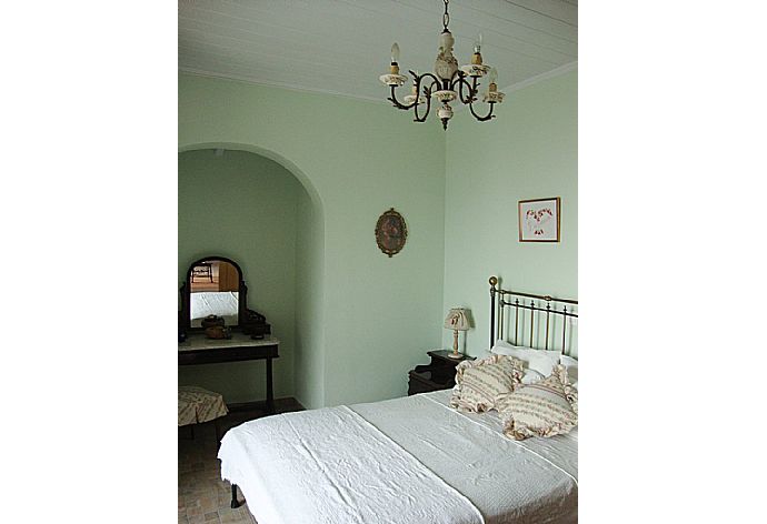 Ground floor bedroom . - Villa Astarti . (Photo Gallery) }}