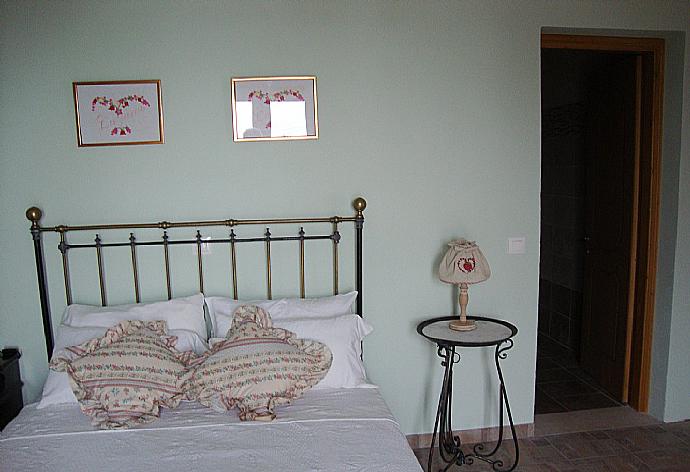 Ground floor bedroom . - Villa Astarti . (Galerie de photos) }}