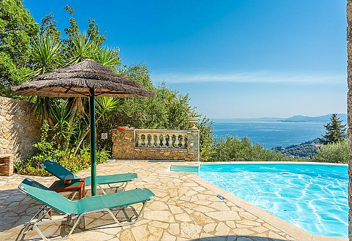 Private infinity pool and terrace with panoramic sea views . - Villa Astarti . (Galería de imágenes) }}