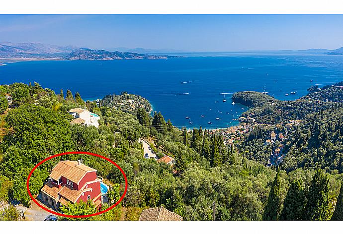 Aerial view showing location of Villa Astarti . - Villa Astarti . (Galerie de photos) }}