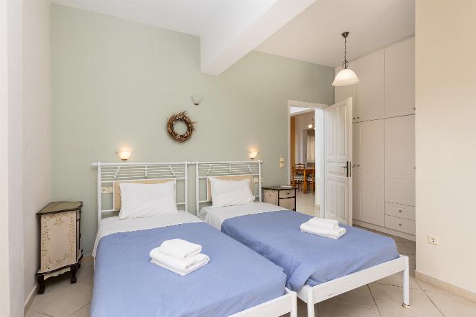 Twin bedroom on ground floor with en suite bathroom and A/C . - Villa Eleni . (Photo Gallery) }}