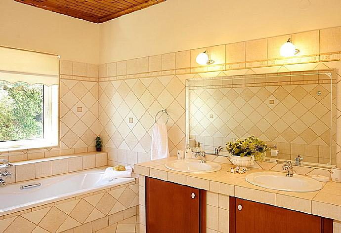 Villa Eleni Bathroom