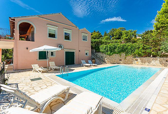 Beautiful villa with private pool and terrace with sea views . - Villa Eleni . (Galleria fotografica) }}