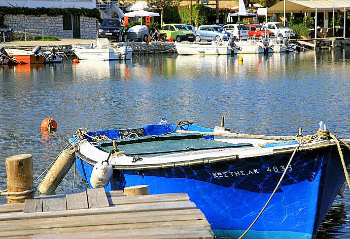 Local Harbour . - Villa Eleni Agios Stephanos . (Photo Gallery) }}