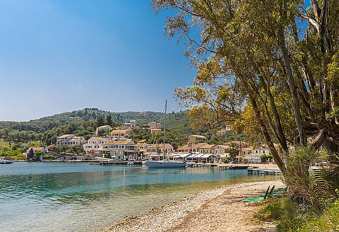 St Stephanos . - Villa Eleni Agios Stephanos . (Fotogalerie) }}