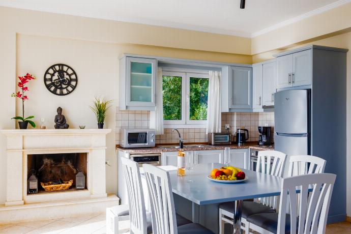  . - Villa Eleni Agios Stephanos . (Photo Gallery) }}