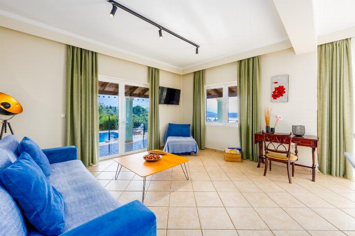  . - Villa Eleni Agios Stephanos . (Photo Gallery) }}