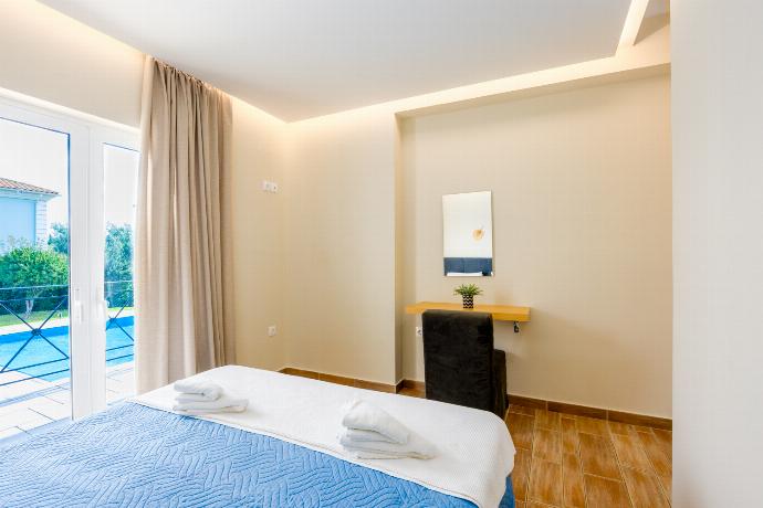  . - Villa Eleni Agios Stephanos . (Photo Gallery) }}