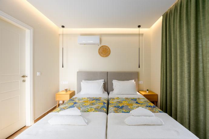  . - Villa Eleni Agios Stephanos . (Photo Gallery) }}