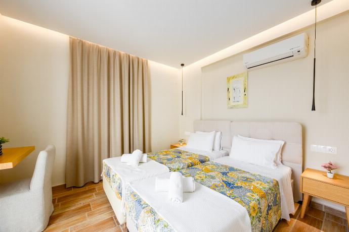  . - Villa Eleni Agios Stephanos . (Photo Gallery) }}