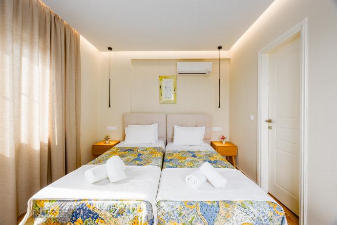  . - Villa Eleni Agios Stephanos . (Photo Gallery) }}