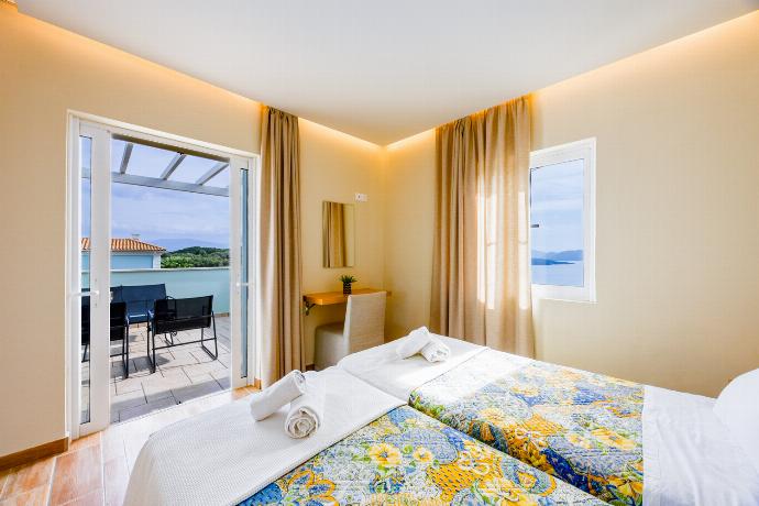  . - Villa Eleni Agios Stephanos . (Photo Gallery) }}
