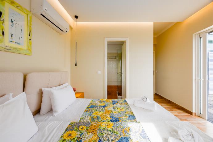  . - Villa Eleni Agios Stephanos . (Photo Gallery) }}