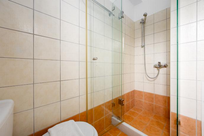  . - Villa Eleni Agios Stephanos . (Photo Gallery) }}