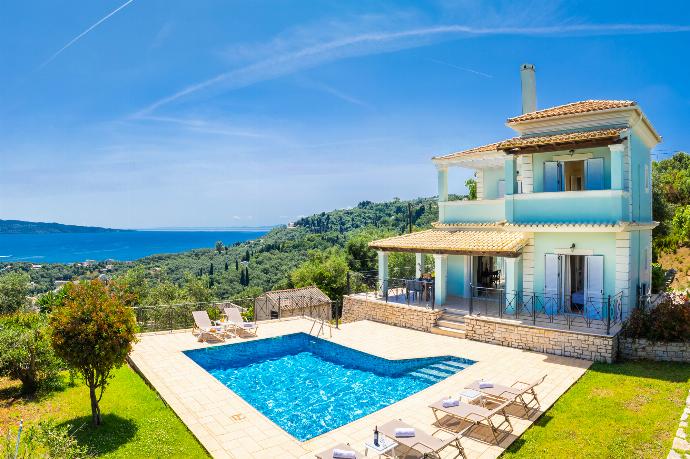 ,Beautiful villa with private pool and terrace with sea views . - Villa Eleni Agios Stephanos . (Γκαλερί Φωτογραφιών) }}
