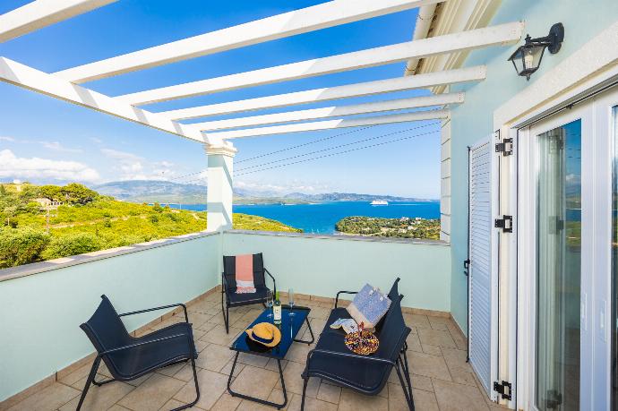 Balcony area with sea views . - Villa Eleni Agios Stephanos . (Γκαλερί Φωτογραφιών) }}