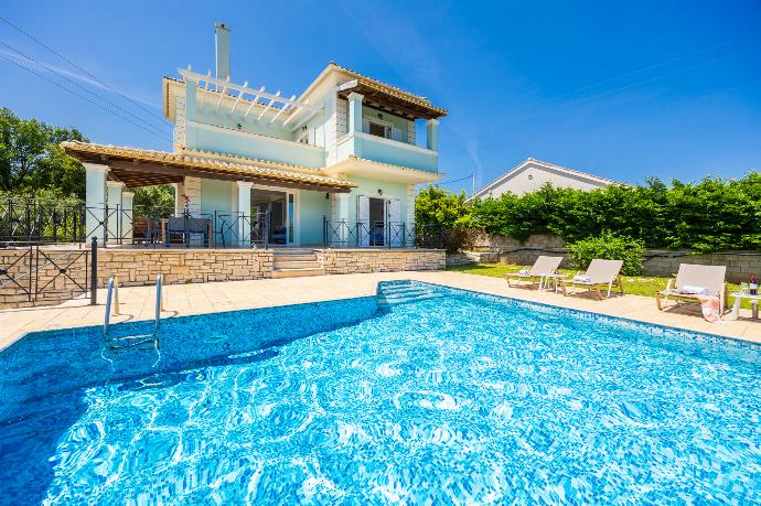 Beautiful villa with private pool and terrace with sea views . - Villa Eleni Agios Stephanos . (Γκαλερί Φωτογραφιών) }}