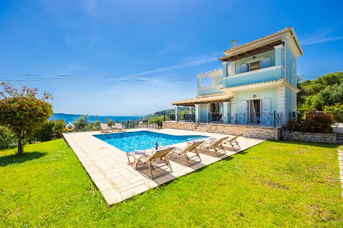 Beautiful villa with private pool and terrace with sea views . - Villa Eleni Agios Stephanos . (Γκαλερί Φωτογραφιών) }}