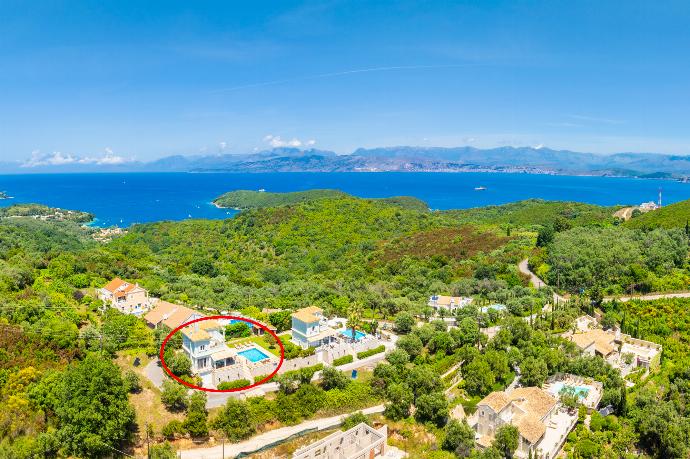 Aerial view showing location of villa . - Villa Eleni Agios Stephanos . (Γκαλερί Φωτογραφιών) }}