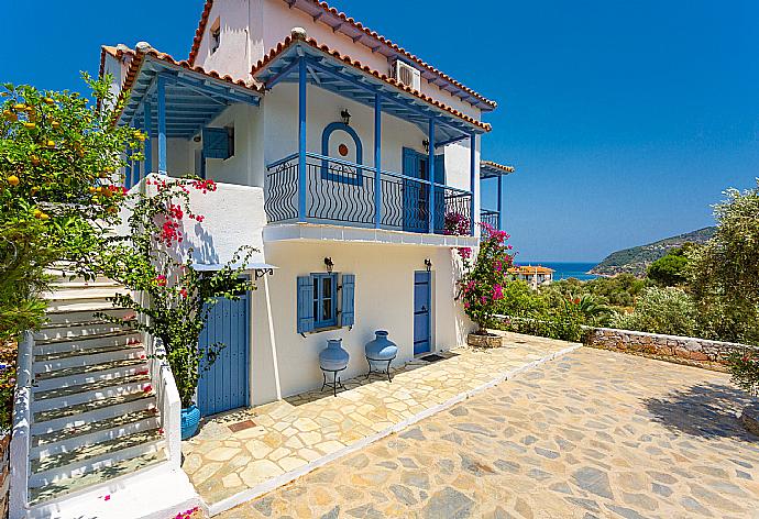 Beautiful villa with sea views . - Villa Ourania . (Galerie de photos) }}