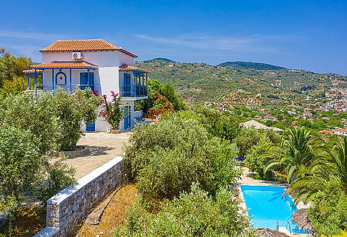 Aerial view of Villa Ourania . - Villa Ourania . (Galerie de photos) }}