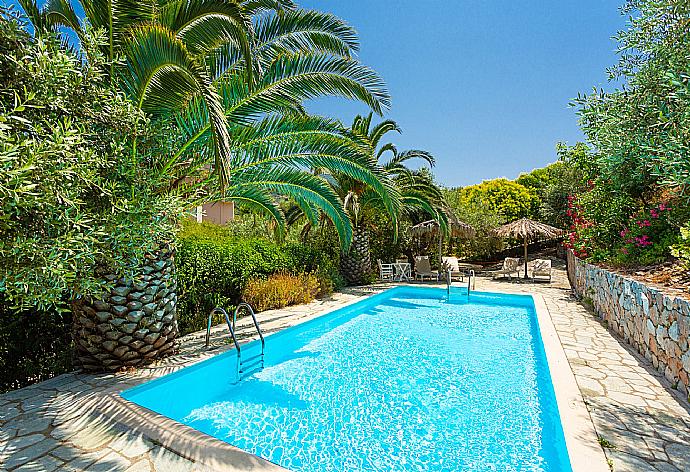 Private pool and terrace . - Villa Ourania . (Galería de imágenes) }}