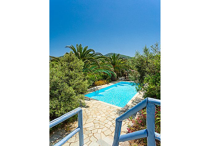 Stairway between villa and pool terrace . - Villa Ourania . (Galleria fotografica) }}