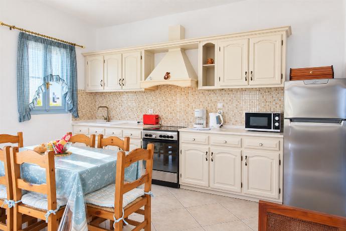 Equipped open plan kitchen and dining area . - Villa Ourania . (Photo Gallery) }}