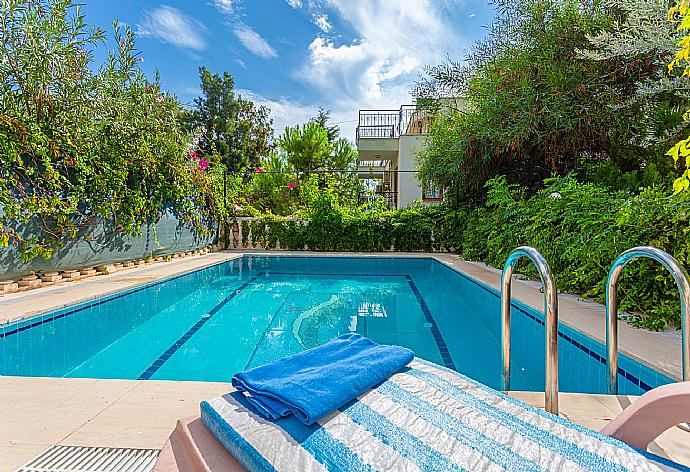 Private pool and terrace . - Villa Antiphellos . (Galerie de photos) }}