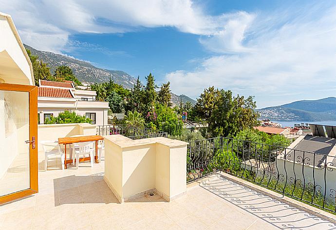 Roof terrace area with sea views . - Villa Antiphellos . (Galería de imágenes) }}
