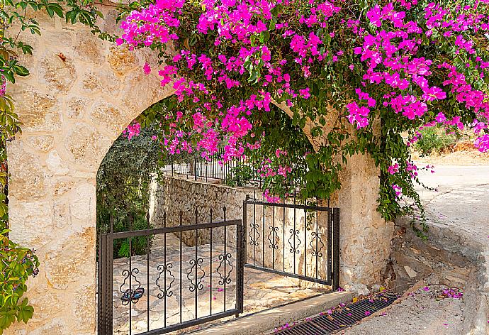 Entrance to villa . - Villa Antiphellos . (Photo Gallery) }}