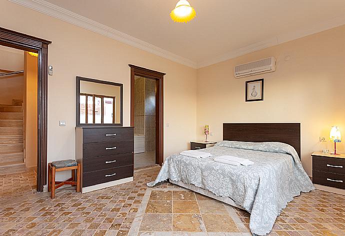 Double bedroom with en suite bathroom, A/C, and balcony access . - Villa Arykanoos . (Photo Gallery) }}