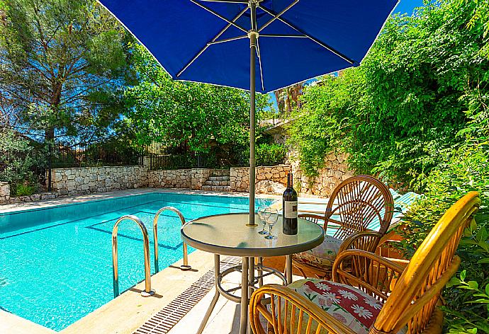 Private pool and terrace area . - Villa Arykanoos . (Галерея фотографий) }}
