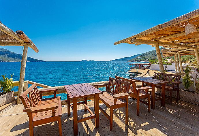 Waterfront restaurant in Kalkan . - Villa Arykanoos . (Fotogalerie) }}