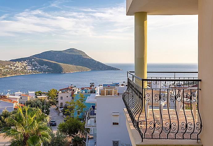 Balcony with sea views . - Mango Apartment . (Photo Gallery) }}
