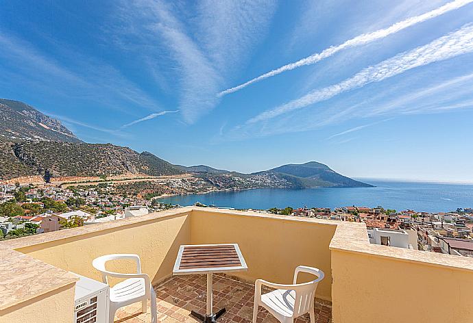 Shared roof terrace with sea views . - Mango Apartment . (Galleria fotografica) }}