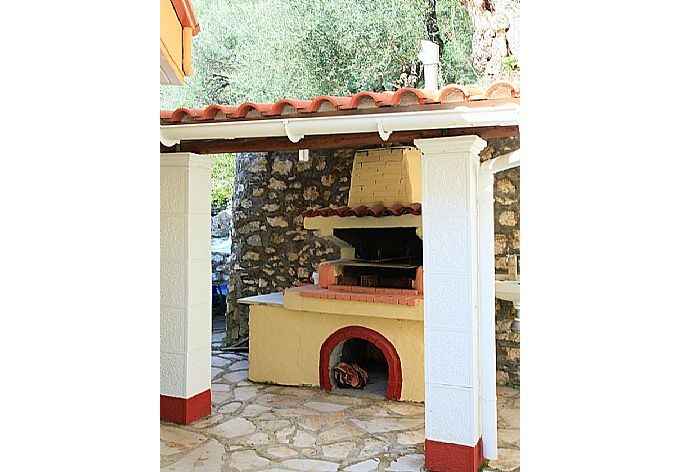 Terrace area with BBQ . - Villa Sofia . (Photo Gallery) }}