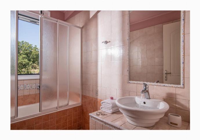  . - Villa Daphni . (Photo Gallery) }}